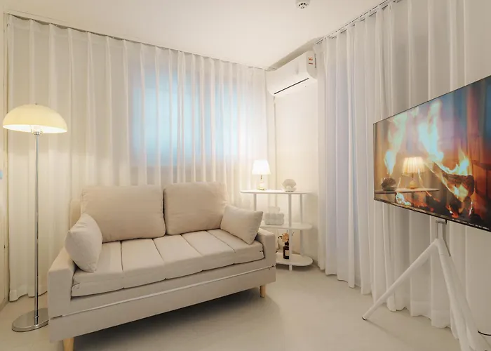 Apartment 6 People, Lotte World, Seongsu, Gangnam, Coex, Jamsil Station, Samsung&asan Hospital, Kspo Dome, Shinnonhyeon *
